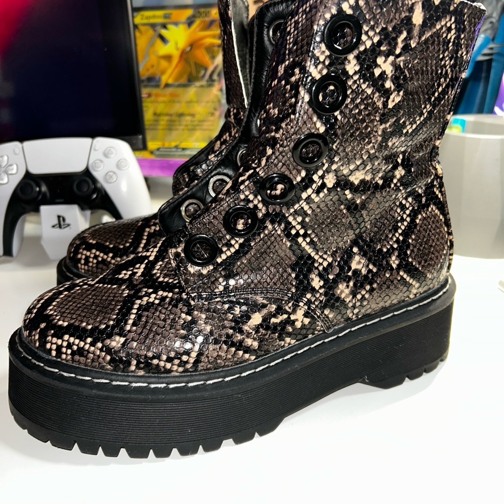 Forever 21 size 7.5 snake skin boots. Pre-owned